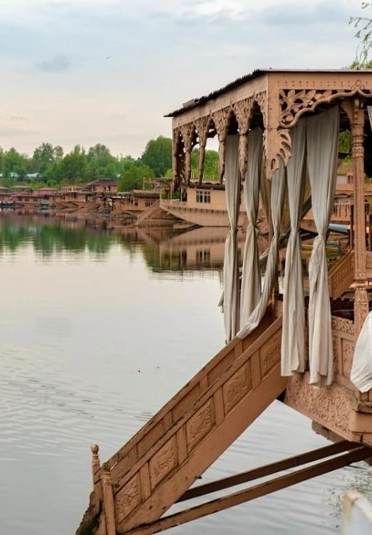 3 Nights 4 Days Kashmir Trip
