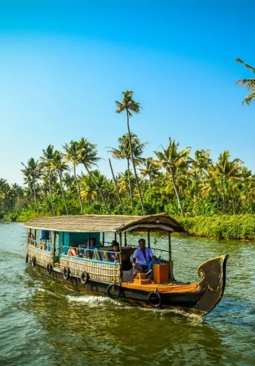 Kerala Tour Package with Munnar, Thekkady & Alleppey Backwaters