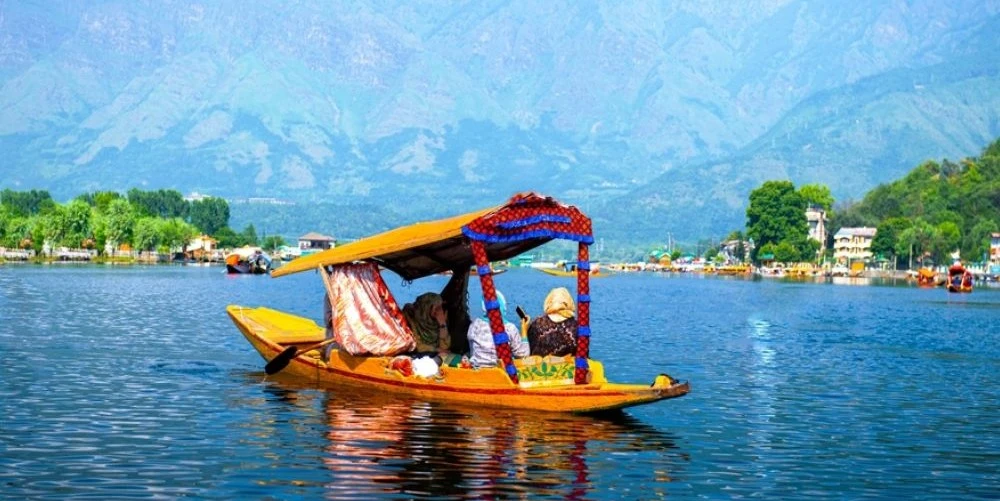 4-nights-5-days-kashmir-tour-package-JustWravel-1750081375-6.jpg