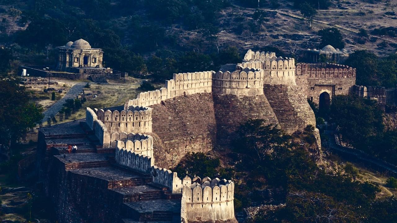 Admirable Kumbhalgarh and Udaipur Tour Package