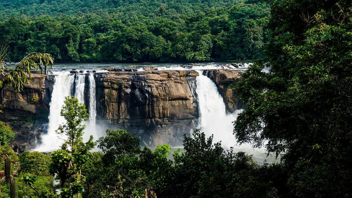 Delighted Kerala Tour Package with Athirappilly Water Falls