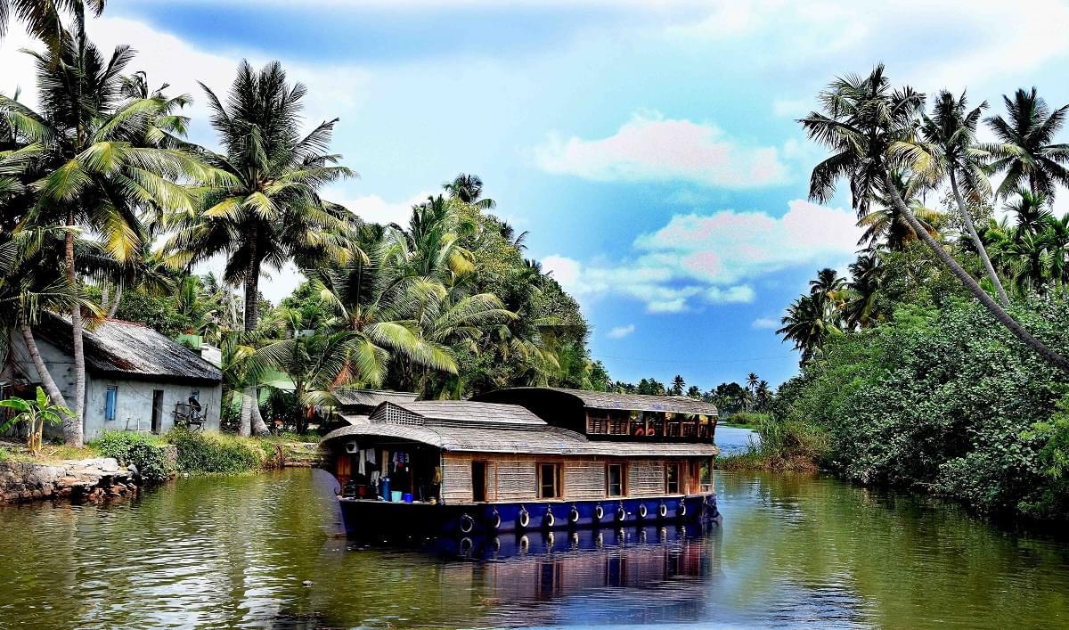 Harmonious Backwater Tour Package of Kerala with Munnar, Thekkady and Kumarakom