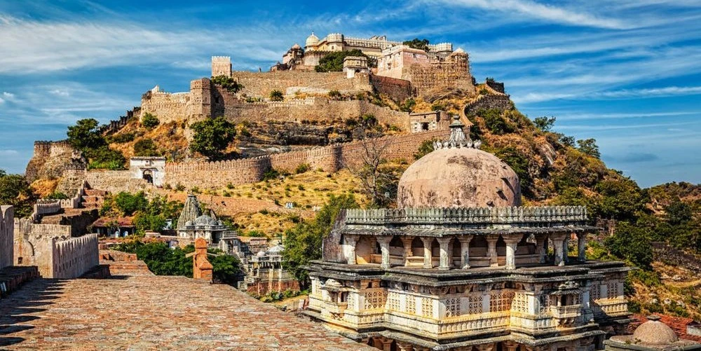 excuisiting-ranakapur-and-kumbhalgarh-fort-with-udaipur-tour-package-JustWravel-1753855933-Kumbhalgarh-Fort.jpg