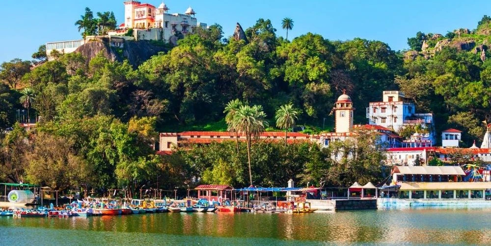 exhilarate-mount-abu-udaipur-tour-package-JustWravel-1753789419-Mount-Abu-and-Nakki-lake.jpg