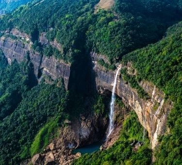 meghalaya-JustWravel-1733910563-Mobile-banner-honeymoon-(3).jpg
