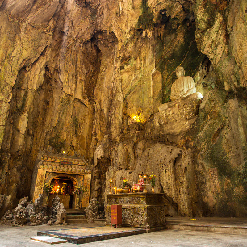 Buddha Pagoda, Huyen Khong Cave