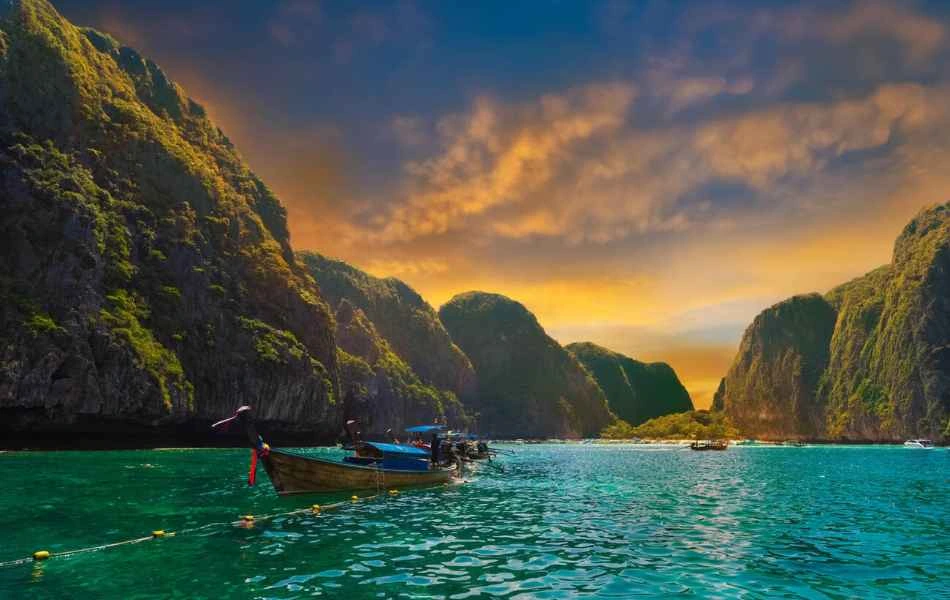 Maya bay, tropical tourist attraction in Thailand
