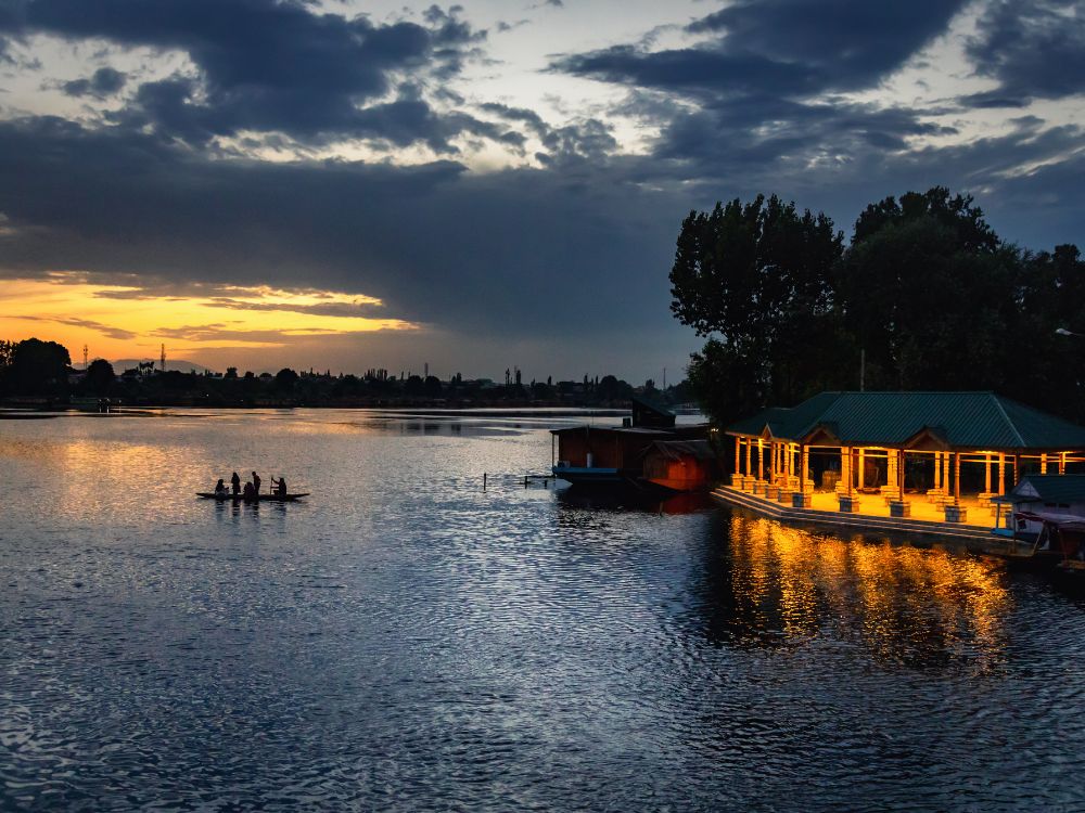 4-nights-5-days-kashmir-tour-package-JustWravel-1750081509-3.jpg