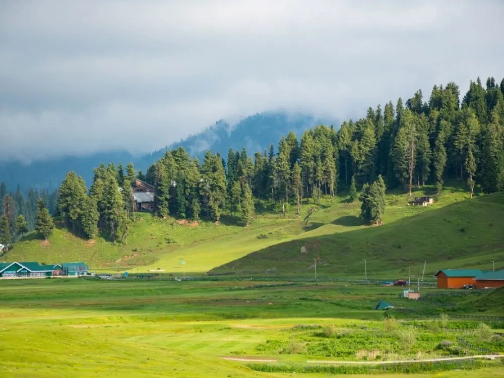 4-nights-5-days-kashmir-tour-package-JustWravel-1750081514-Pahalgam.webp