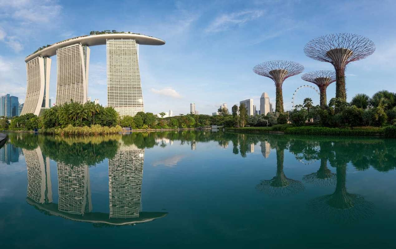 Marina Bay Sand and Super tree glove from Garden by the bay in Marina bay, Singapore.