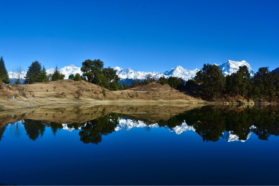 Reflection of Chaukhamba Peak on Deoriatal Lake