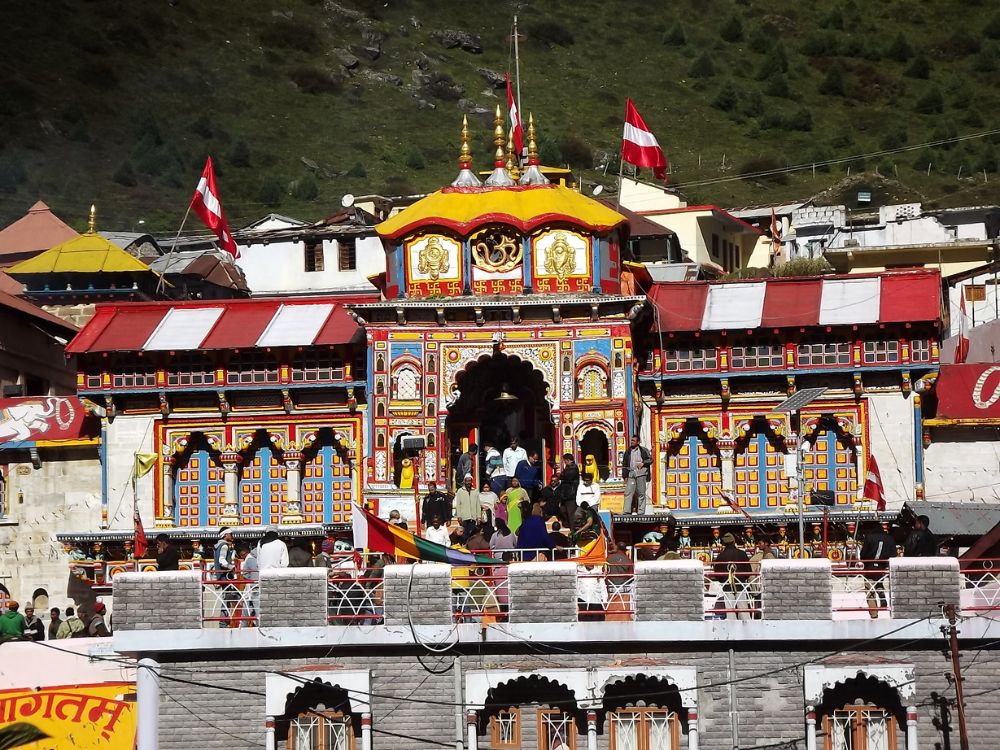 do-dham-yatra-package-from-delhi-JustWravel-1747887424-badrinath-(1).jpg