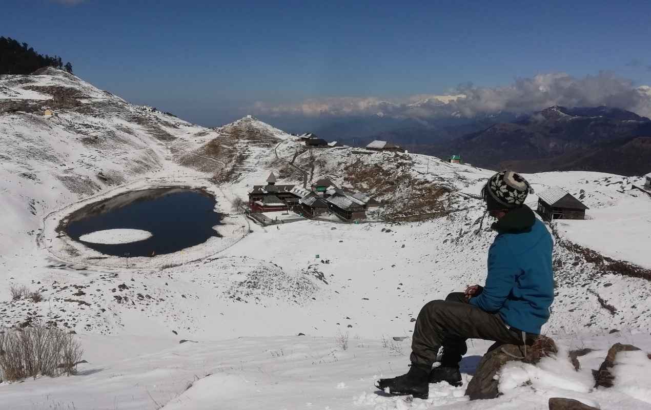 A Wraveler sitting and relaxing with the view of Parashar lake from top