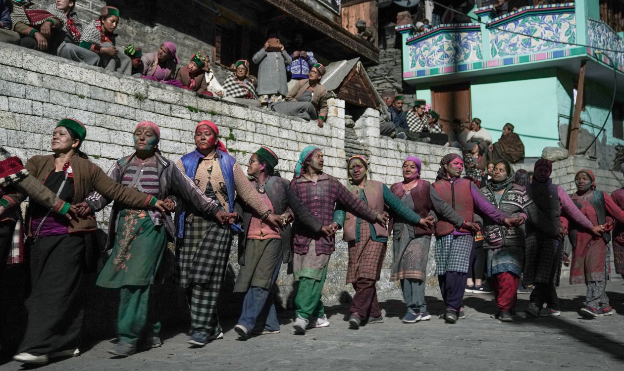 sangla-kalpa-holi-road-trip-JustWravel-1708756647-sangla-holi-(3).png